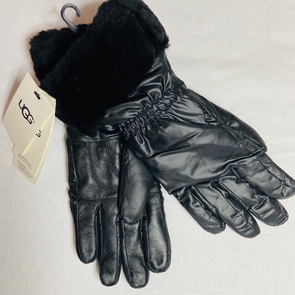 UGG black gloves with Fingertip for touchscreen!!!